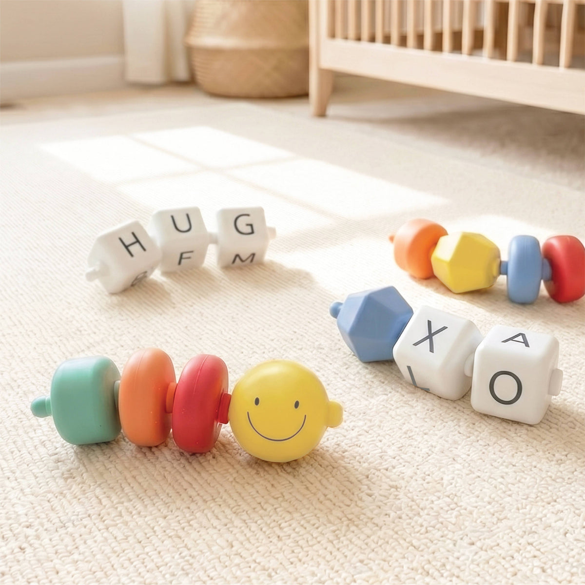 Itzy Ritzy - Connect & Play™ - 14 Sensory Pop Beads - Smile