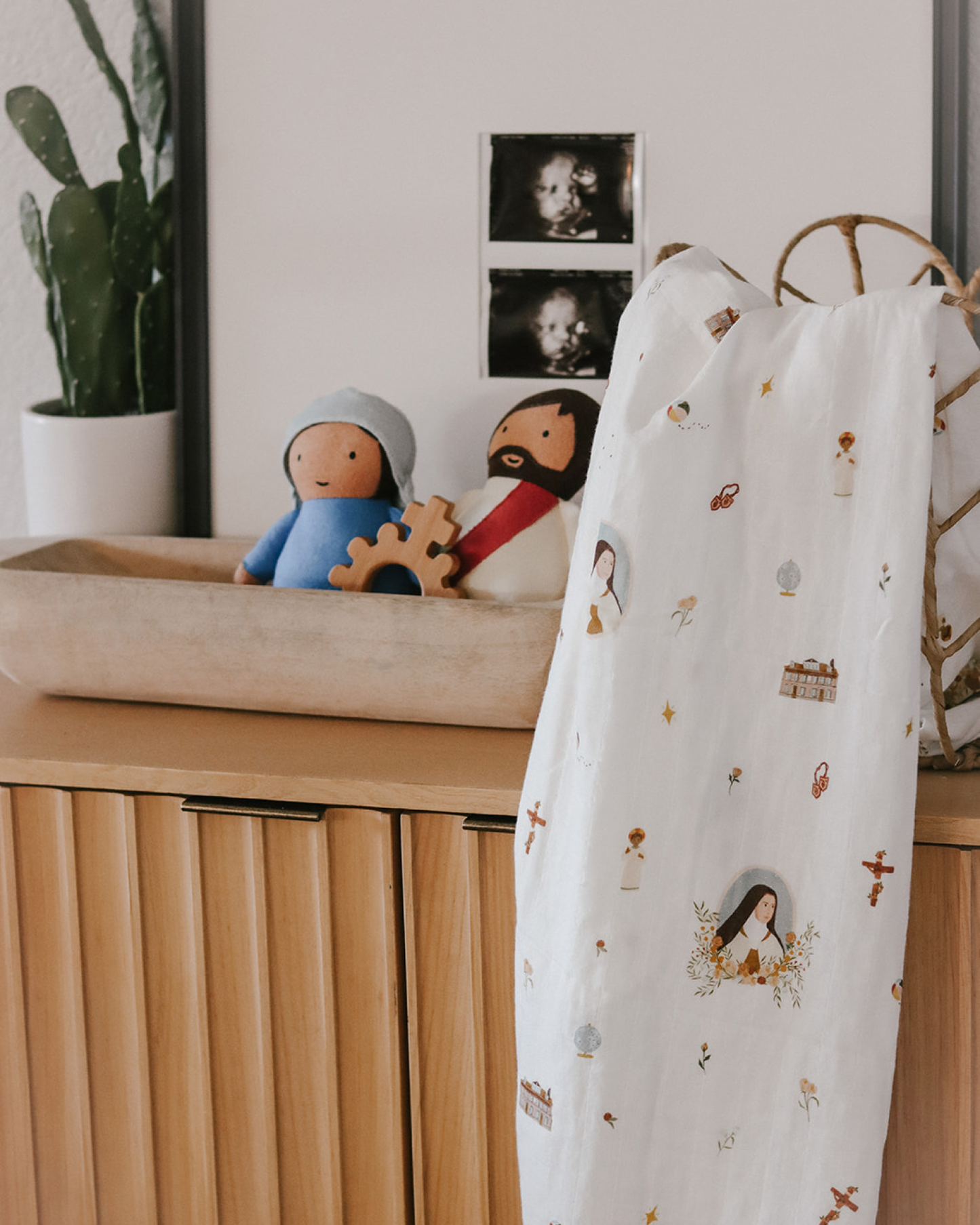 Be A Heart - Catholic Muslin Swaddle Baby Blanket: Saint Therese of Lisieux