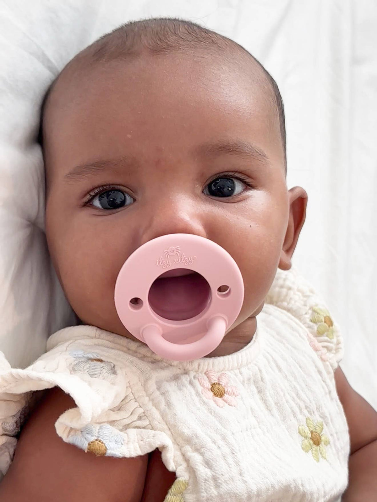 Itzy Ritzy - Latch & Soothe™ Breastlike Pacifier: Pink