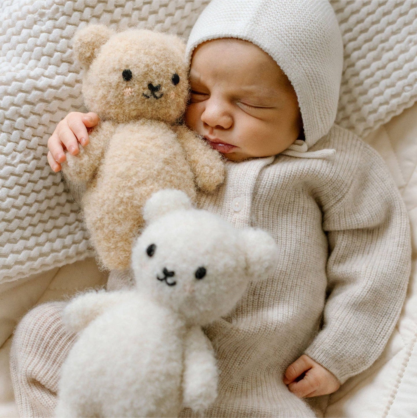 cuddle+kind - Baby bouclé bear (strawberry)
