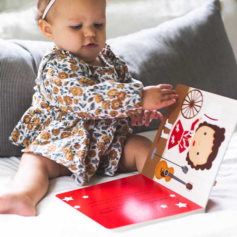 Simon & Schuster - Story of Country by Editors of Caterpillar Books: Board Books; 24 pages / English