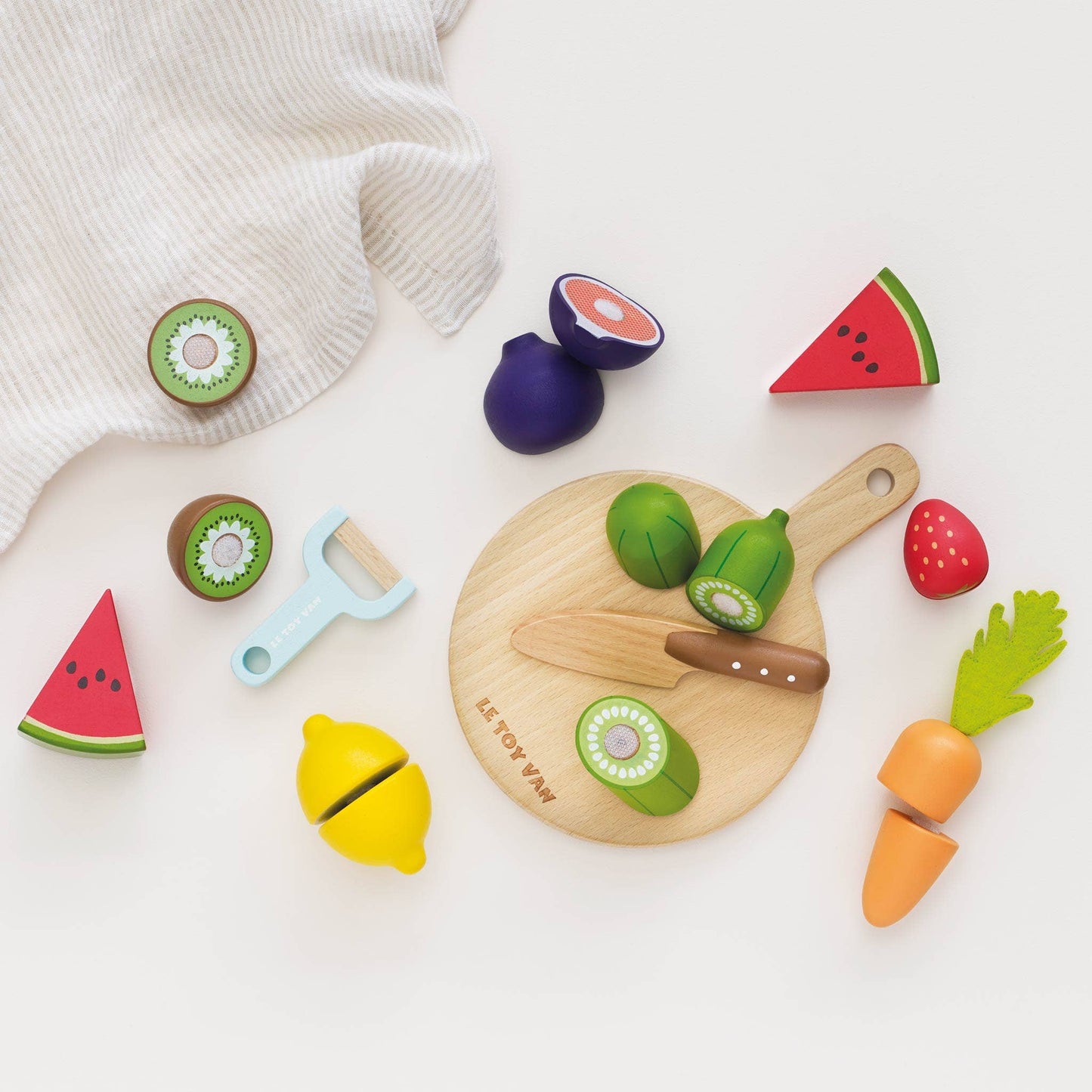 Le Toy Van, Inc. - Wooden Chopping Board & Sliceable Play Food
