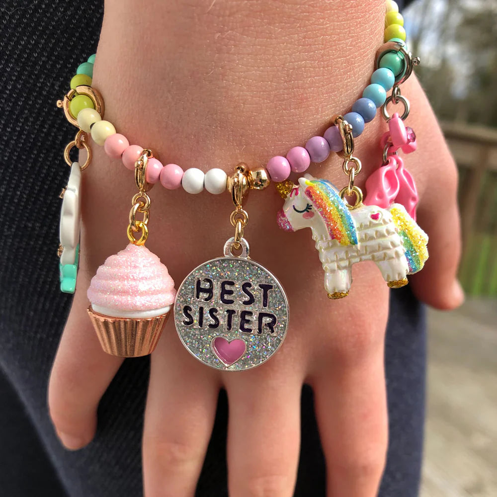 High IntenCity - Charm It! Gold Glitter Best Sister Charm