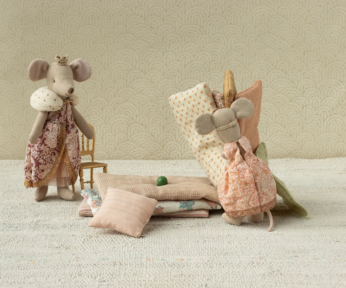 Maileg - Princess and the pea, Big sister mouse