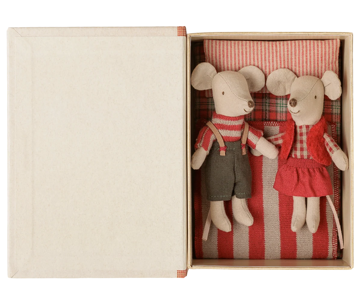Maileg - Christmas twin mice, Little sister and brother in book
