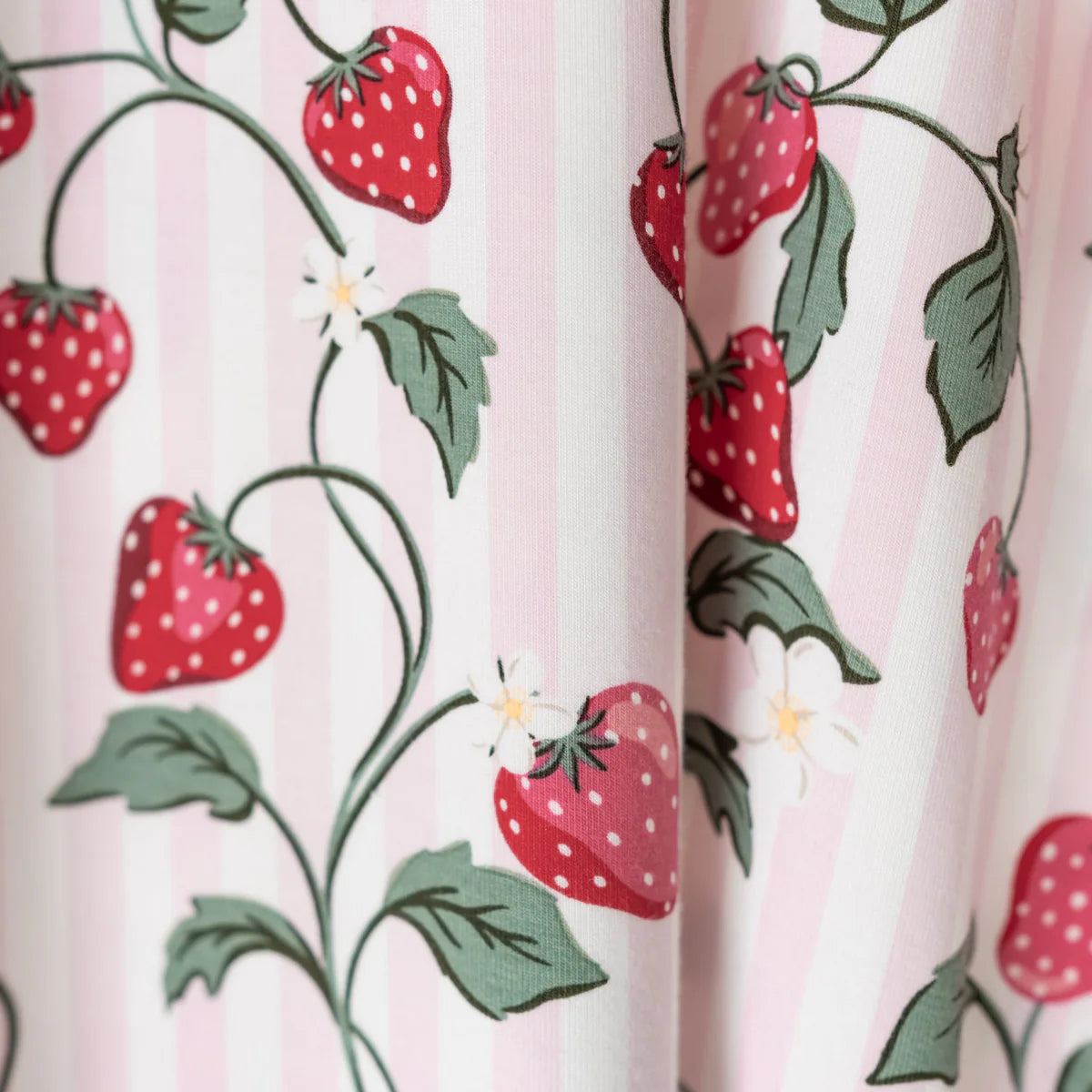 Kyte Baby - Strawberry Fields Baby Blanket 1.0