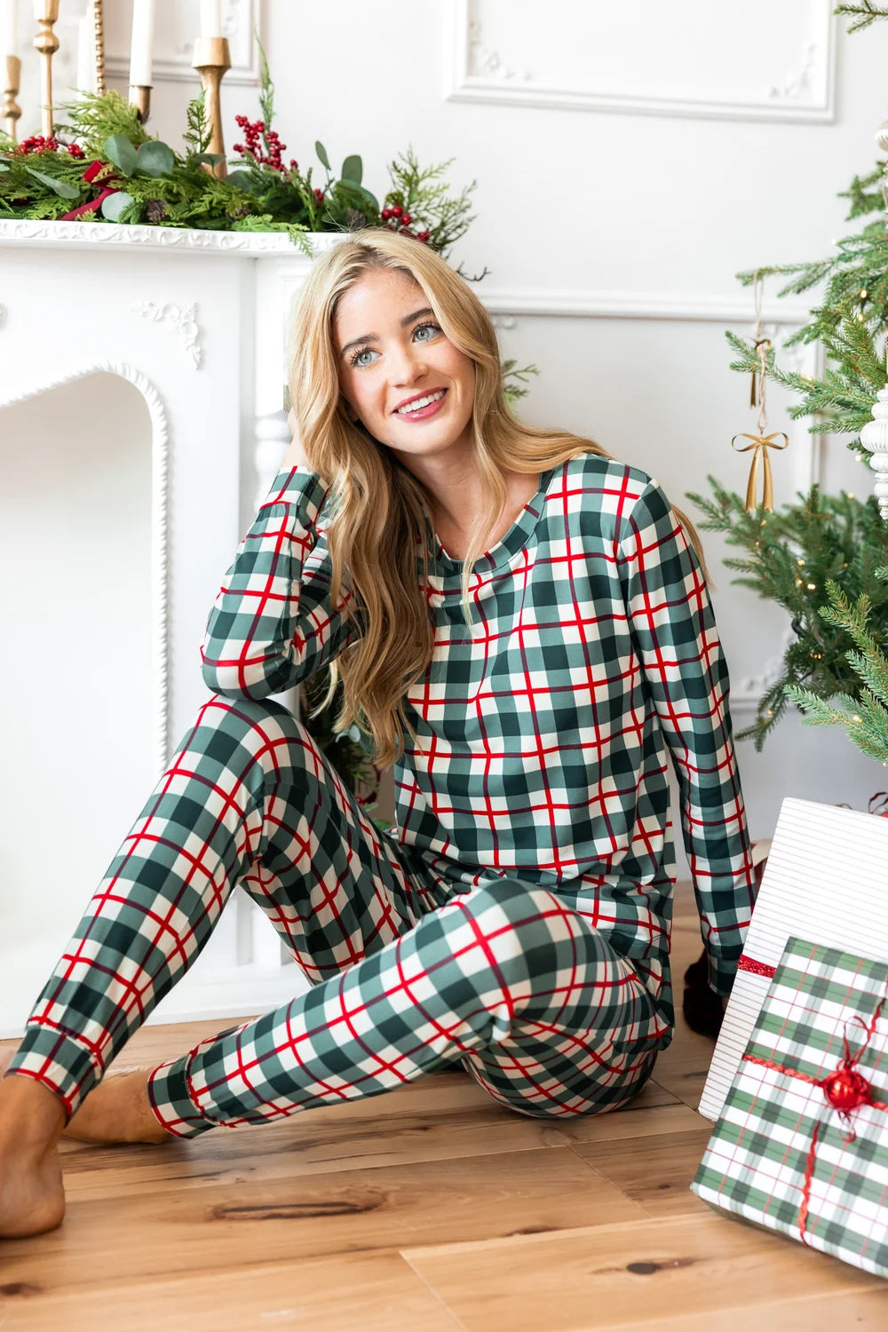 Kyte Baby - Women's Jogger Pajama Set in Holiday Plaid