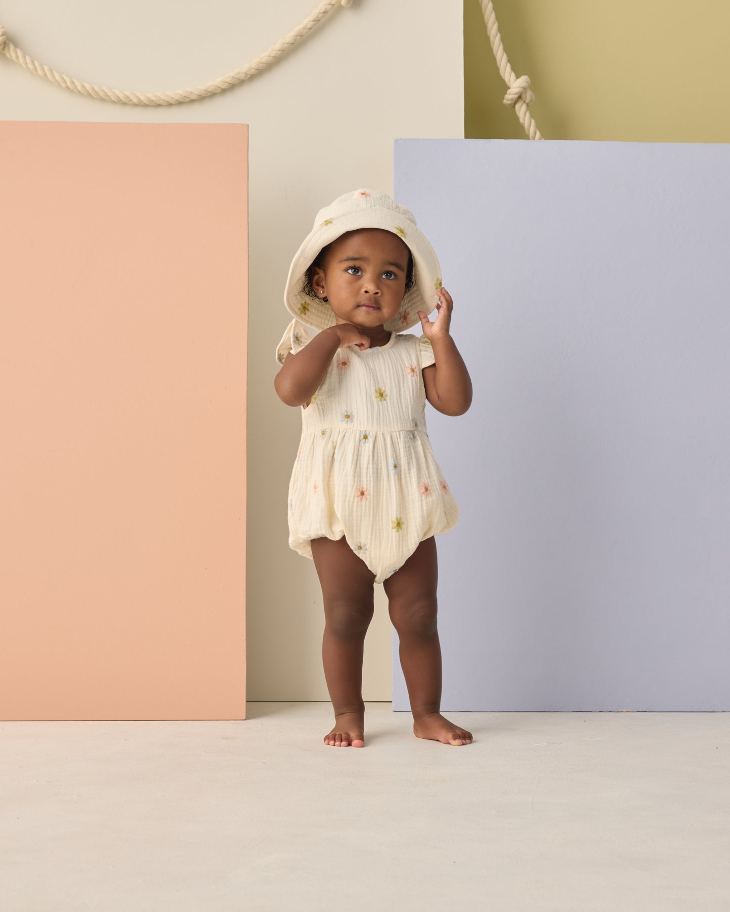 Rylee + Cru - Bucket Hat || Embroidered Daisies