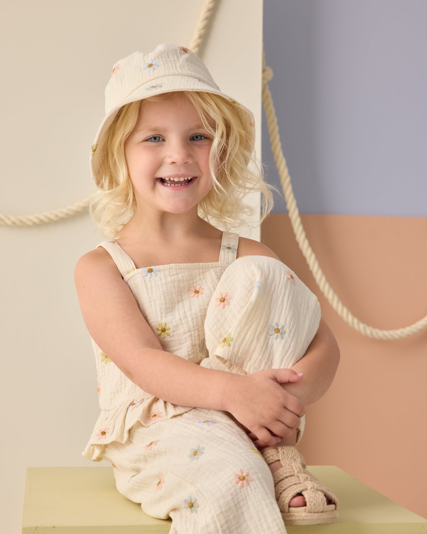 Rylee + Cru - Bucket Hat || Embroidered Daisies
