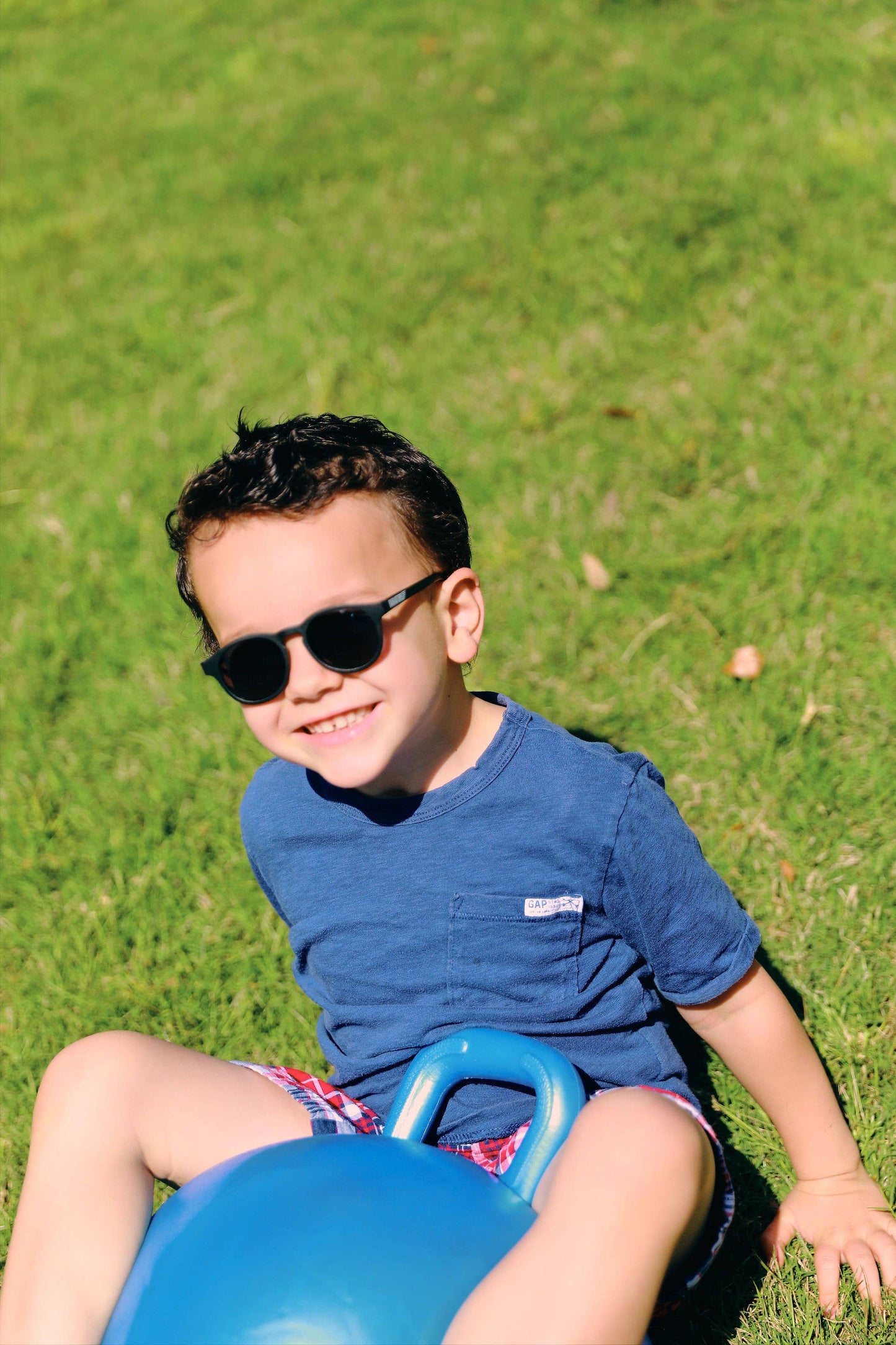 Babiators - Baby and Kids Gradient Lens Polarized Keyhole Sunglasses: Ages 0-2 / Jet black