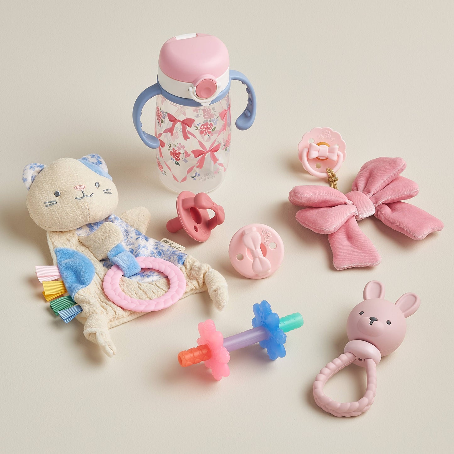 Itzy Ritzy - Itzy Sips™ - Straw Cup With Snap-Close Lid: Ribbons & Roses